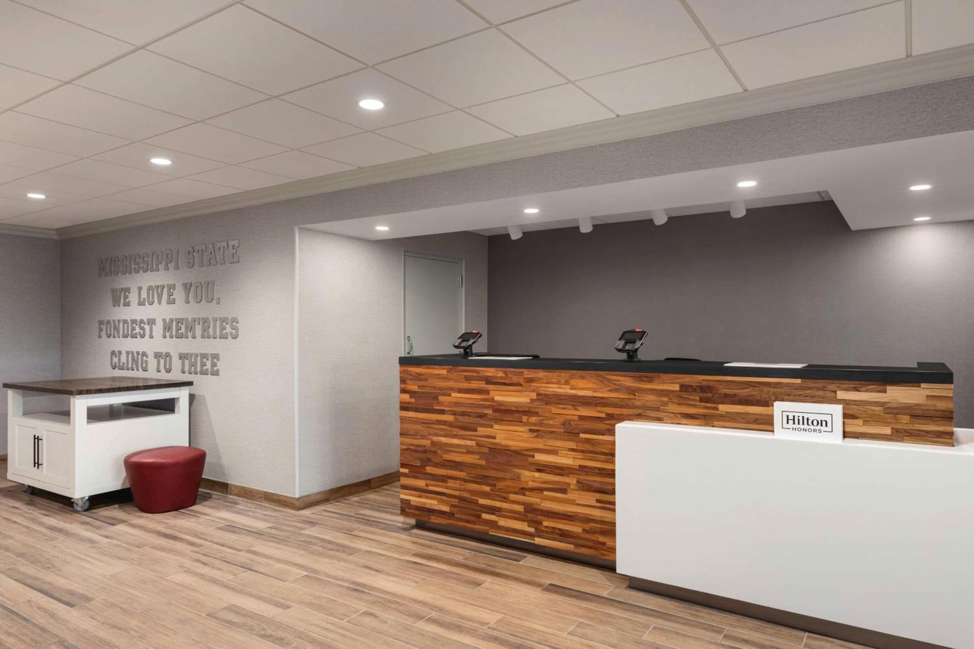 Hampton Inn Starkville Exteriör bild