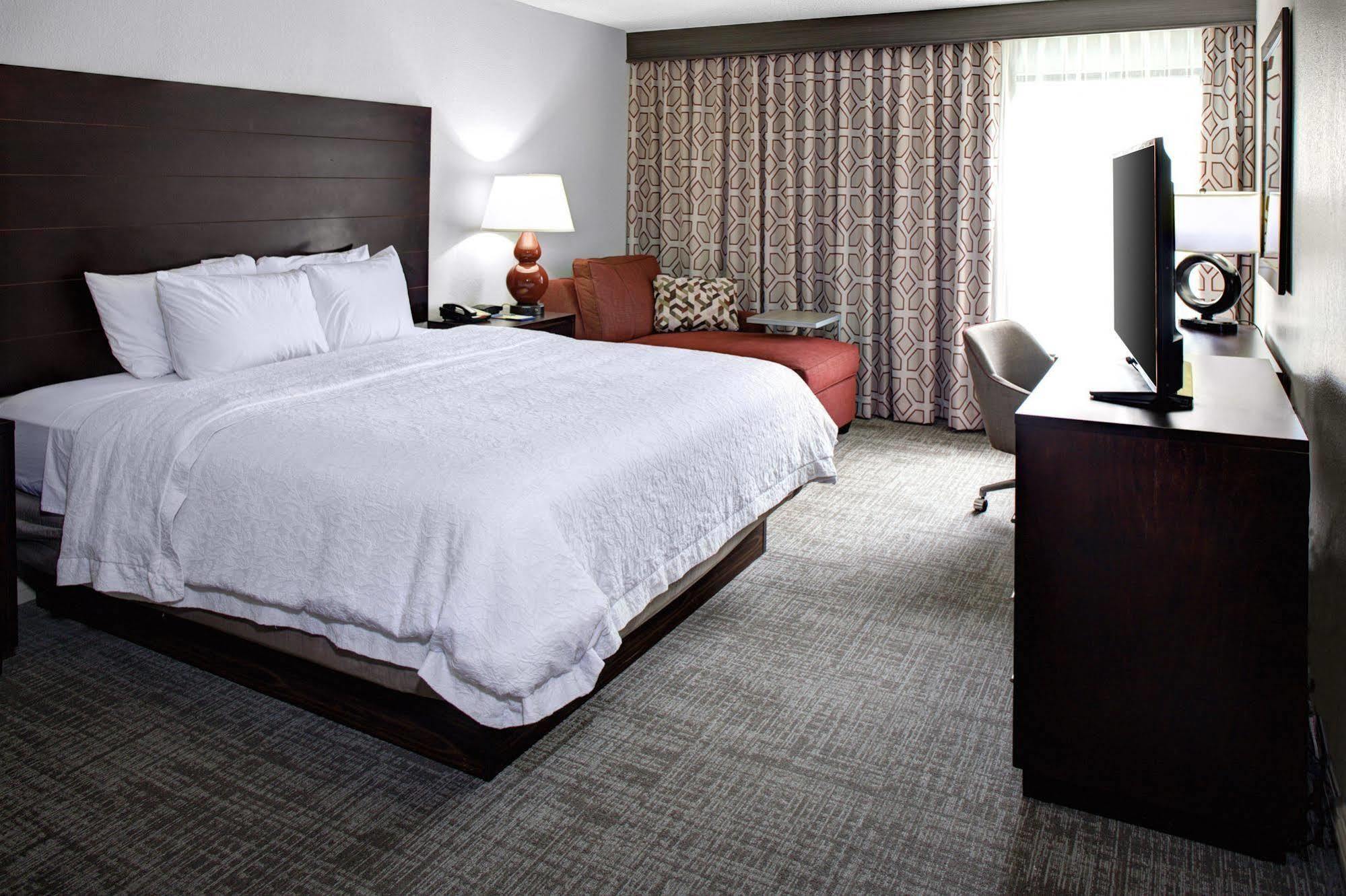 Hampton Inn Starkville Exteriör bild