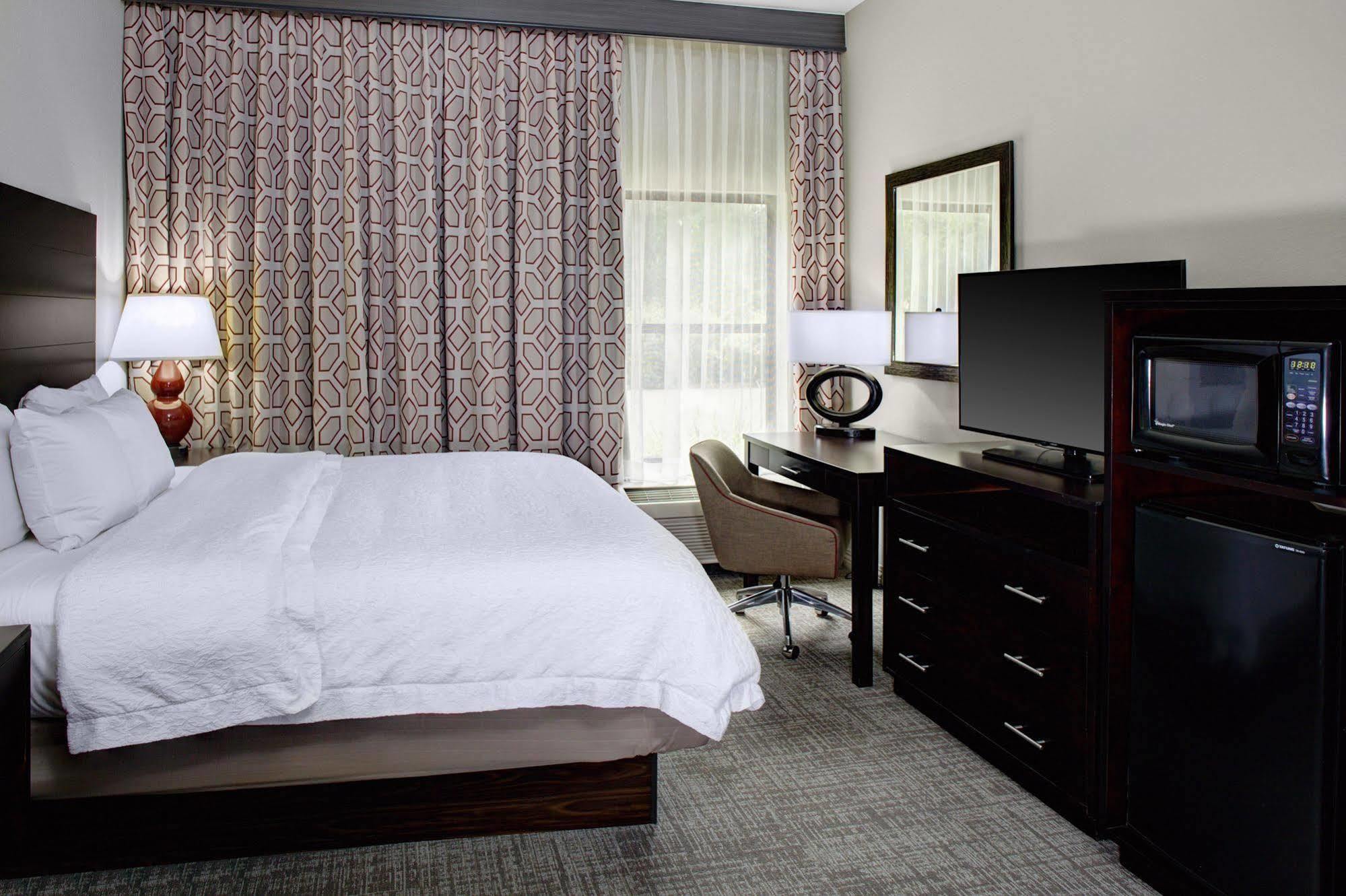 Hampton Inn Starkville Exteriör bild