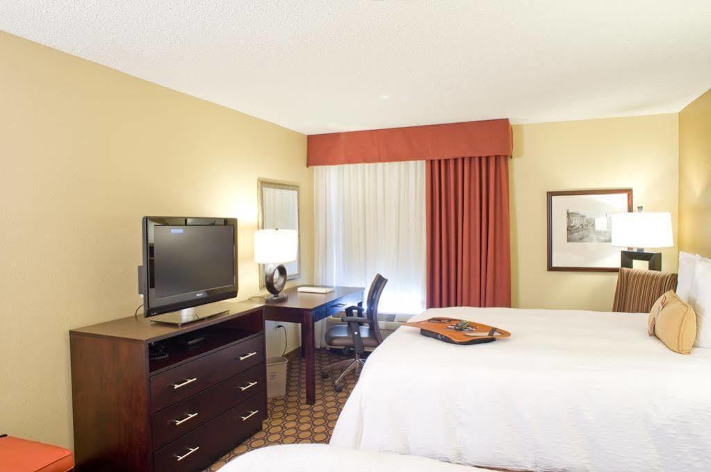 Hampton Inn Starkville Exteriör bild